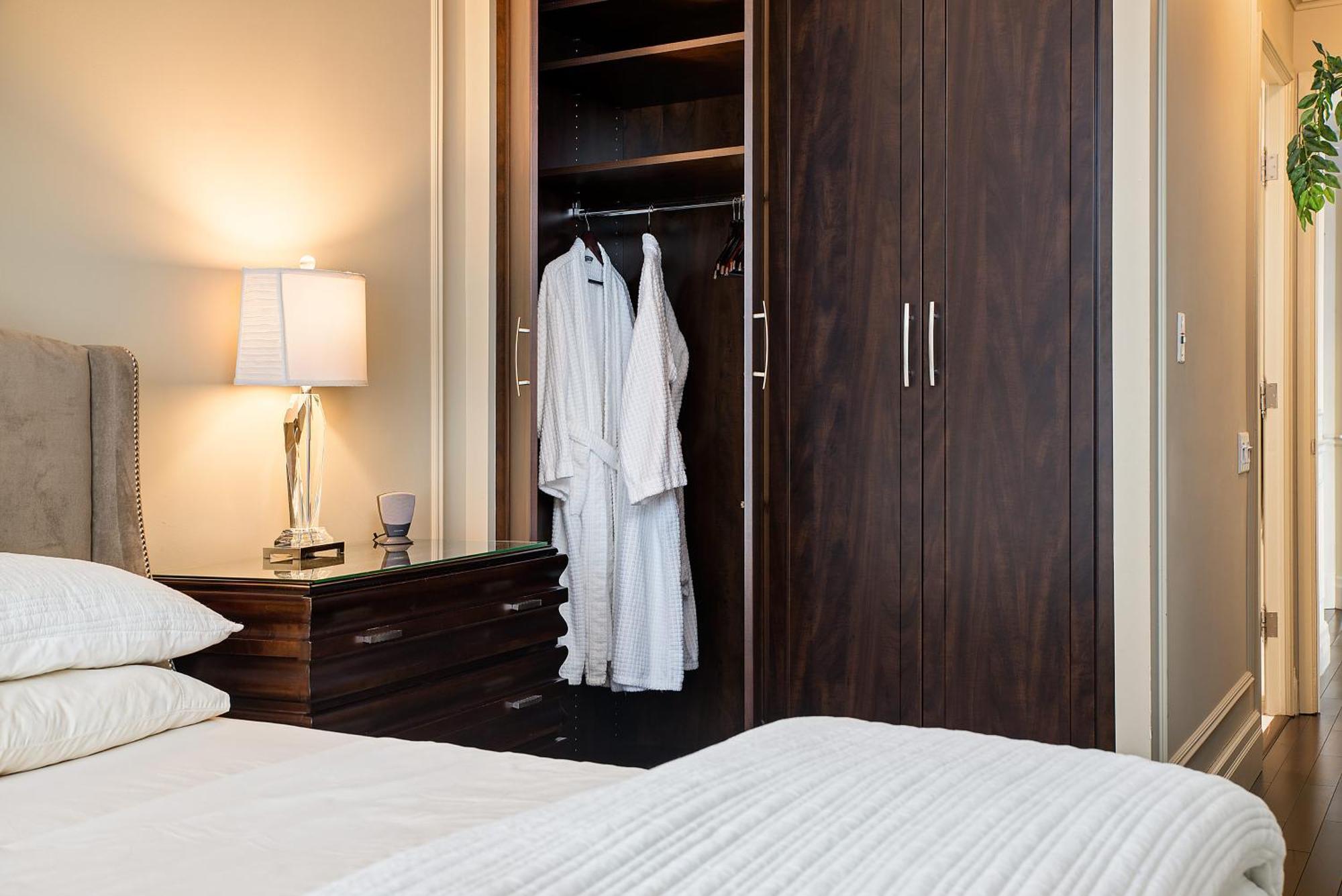 Sky Suites Yorkville Торонто Экстерьер фото