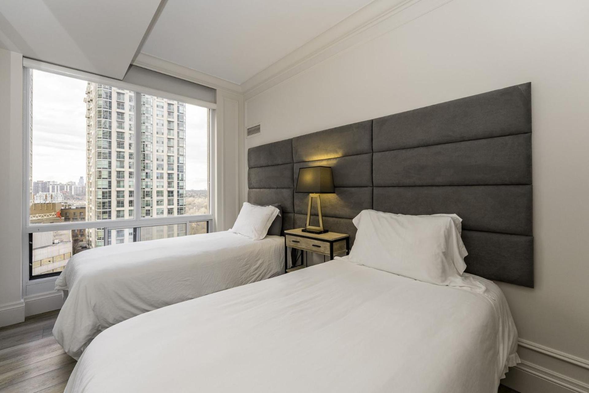Sky Suites Yorkville Торонто Экстерьер фото