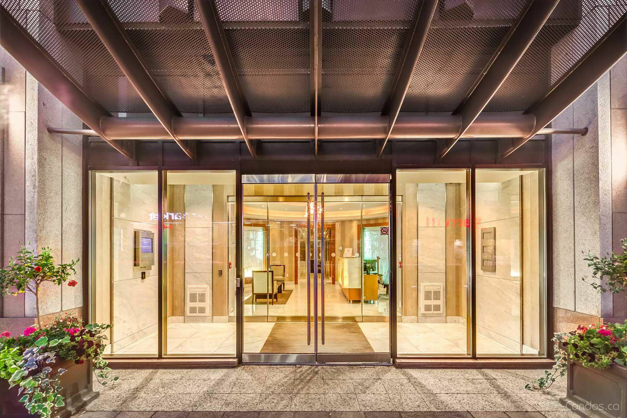 Sky Suites Yorkville Торонто Экстерьер фото